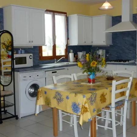 Maison Avec Terrasse Et Jardin A St Meard De Drone, Animaux Acceptes - Fr-1-616-90 Landsted