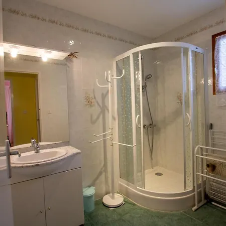 Maison Avec Terrasse Et Jardin A St Meard De Drone, Animaux Acceptes - Fr-1-616-90