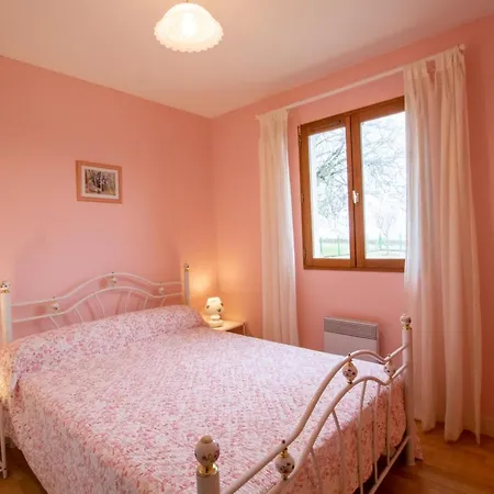 Holiday home Maison Charmante Avec Terrasse, Jardin Clos Et Animaux Acceptes - Fr-1-616-90